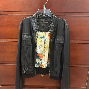 Classic Black Leather Jacket with Vintage Appeal